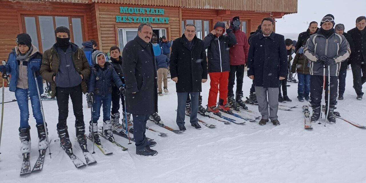 Kur’an muhafızları kayak merkezinde buluştu