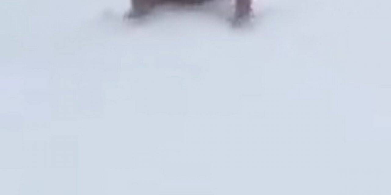 Eksi 1 derece havada karda yüzdü