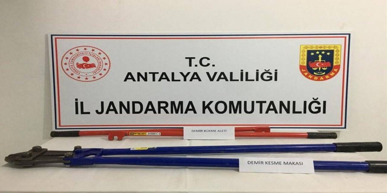 Aynı gün 4 farklı inşaattan 350 bin TL değerinde malzeme çalan 3 şüpheli yakayı ele verdi
