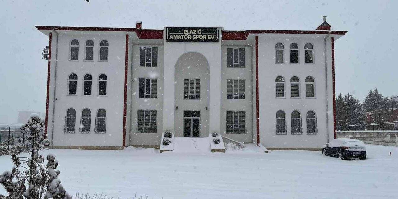Elazığ’da amatör liglere kar engeli