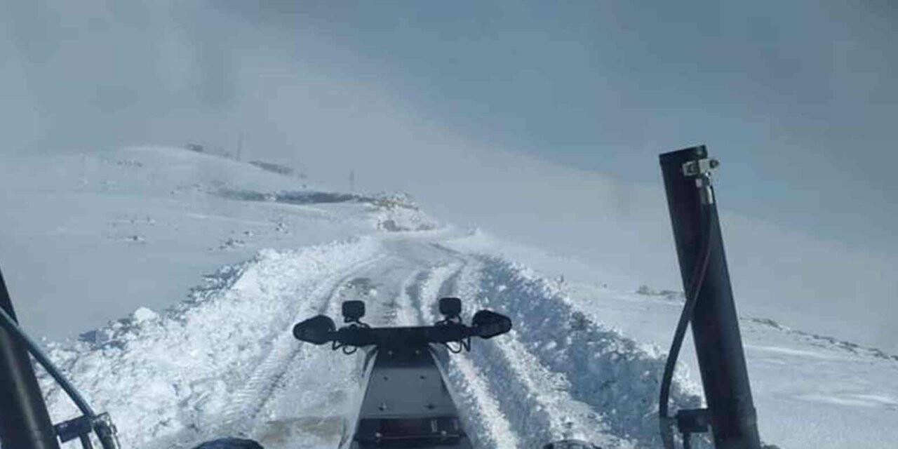 Mersin Büyükşehir’den Mut’ta karla mücadele çalışması