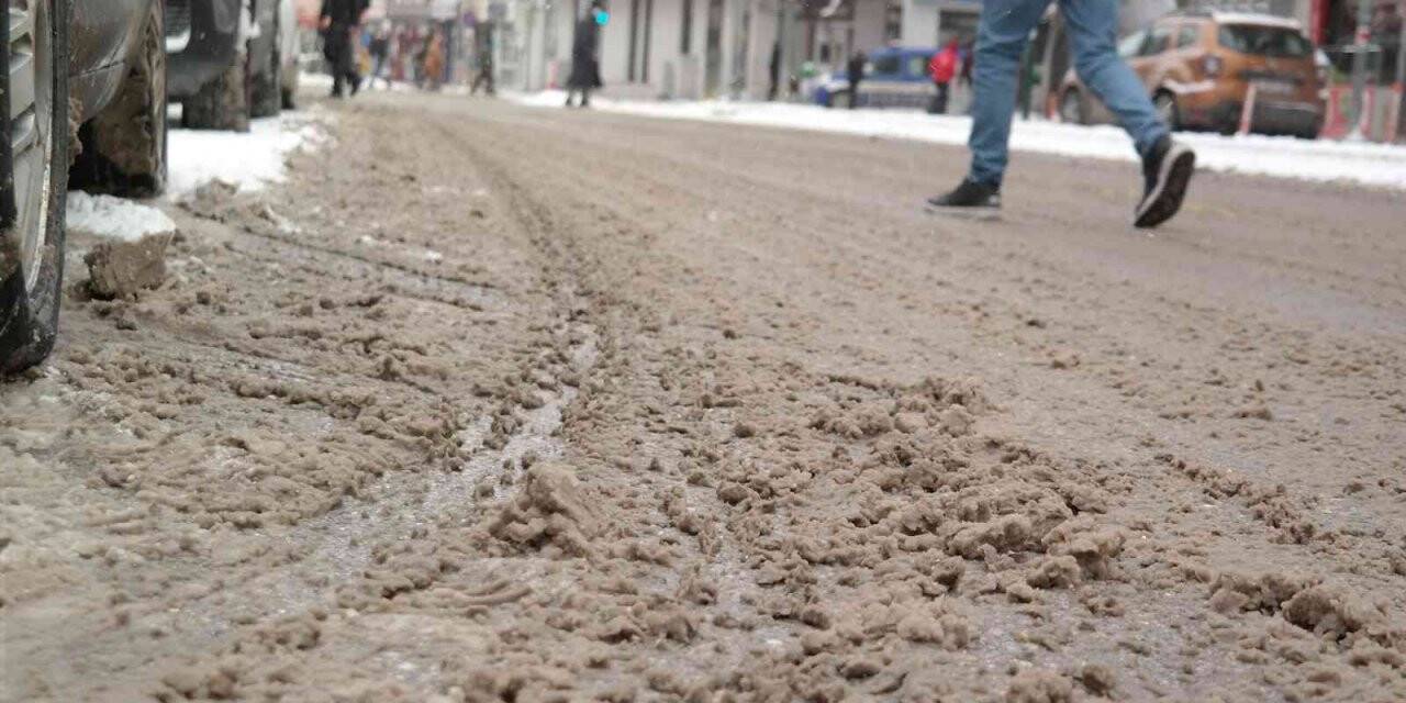 Eskişehir’de yollar çamurla kaplandı