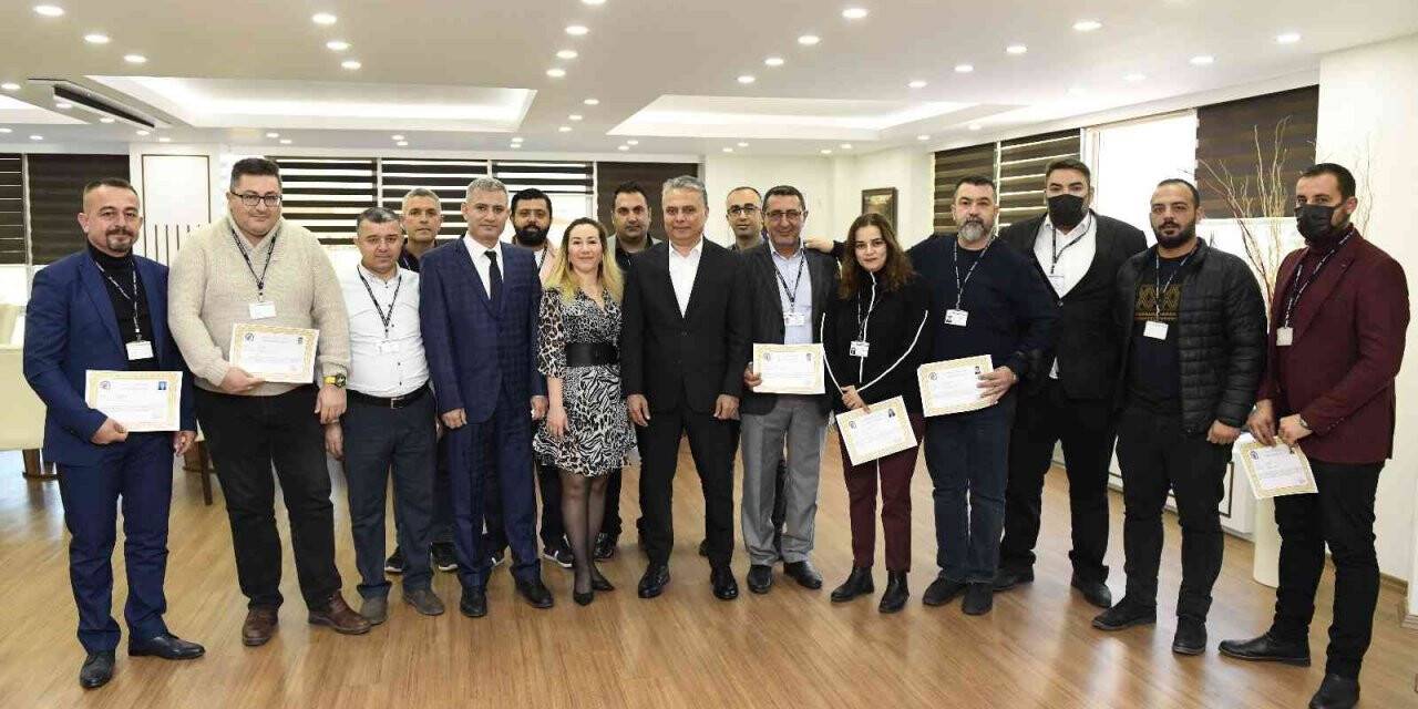 Başkan Uysal, başarı belgesi alan personelle buluştu