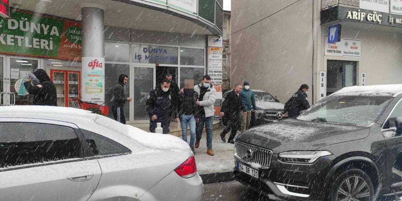 Poliklinikteki alacak verecek meselesi kanlı bitti: 1 yaralı