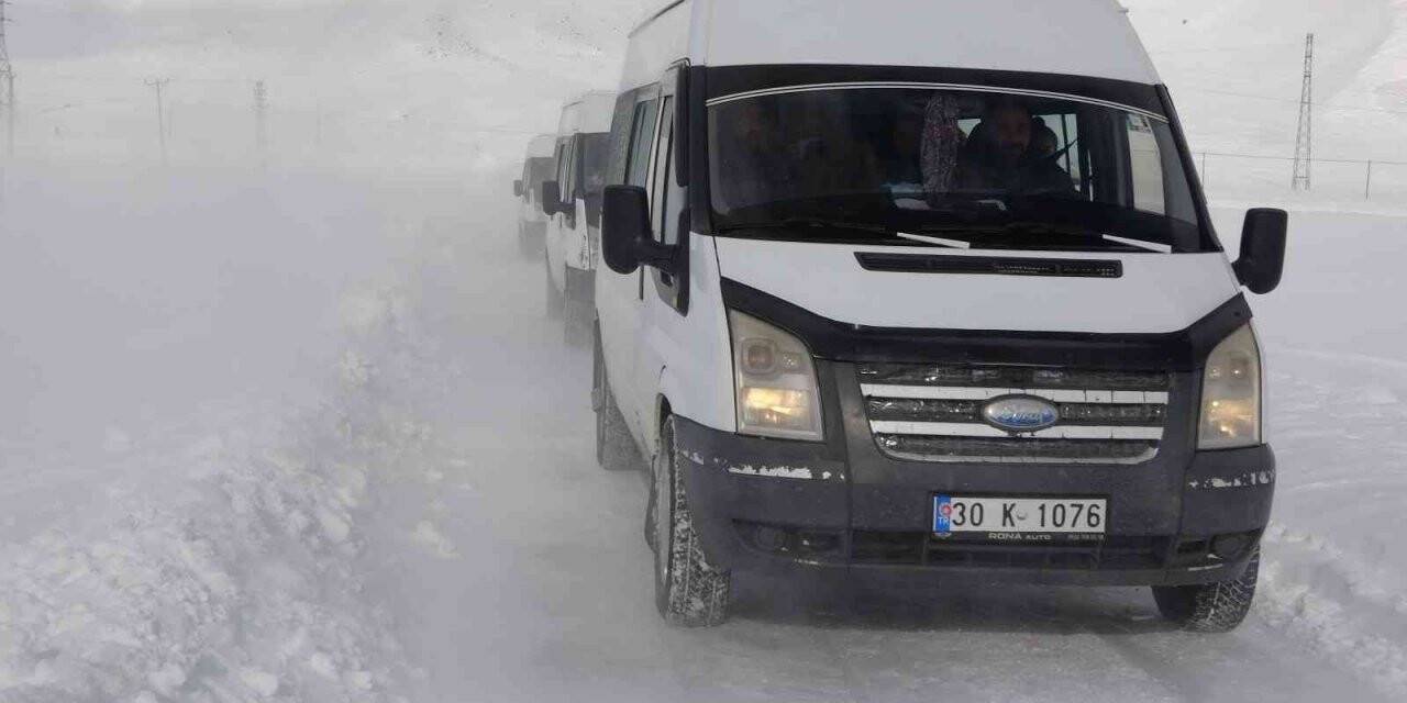Tipide mahsur kalan 40 öğrenci kurtarıldı
