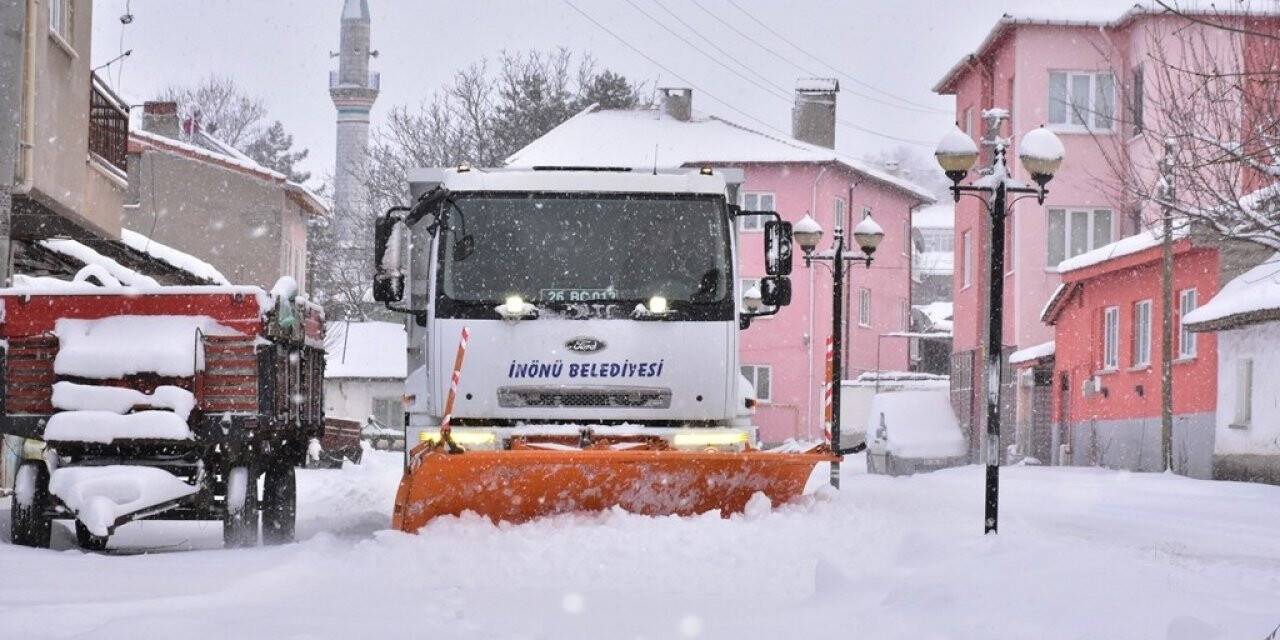 İnönü Belediyesi’nin karla mücadelesi sürüyor