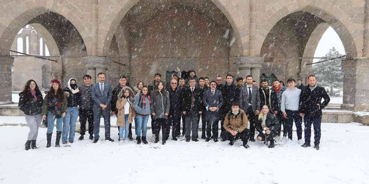 Rektör Aktekin, öğrencilerle Buluştu