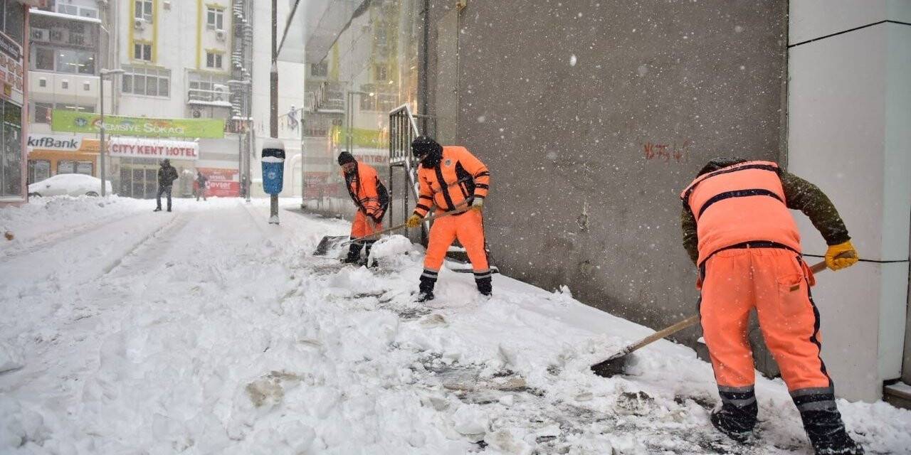 Battalgazi’de karla mücadele çalışmaları devam ediyor