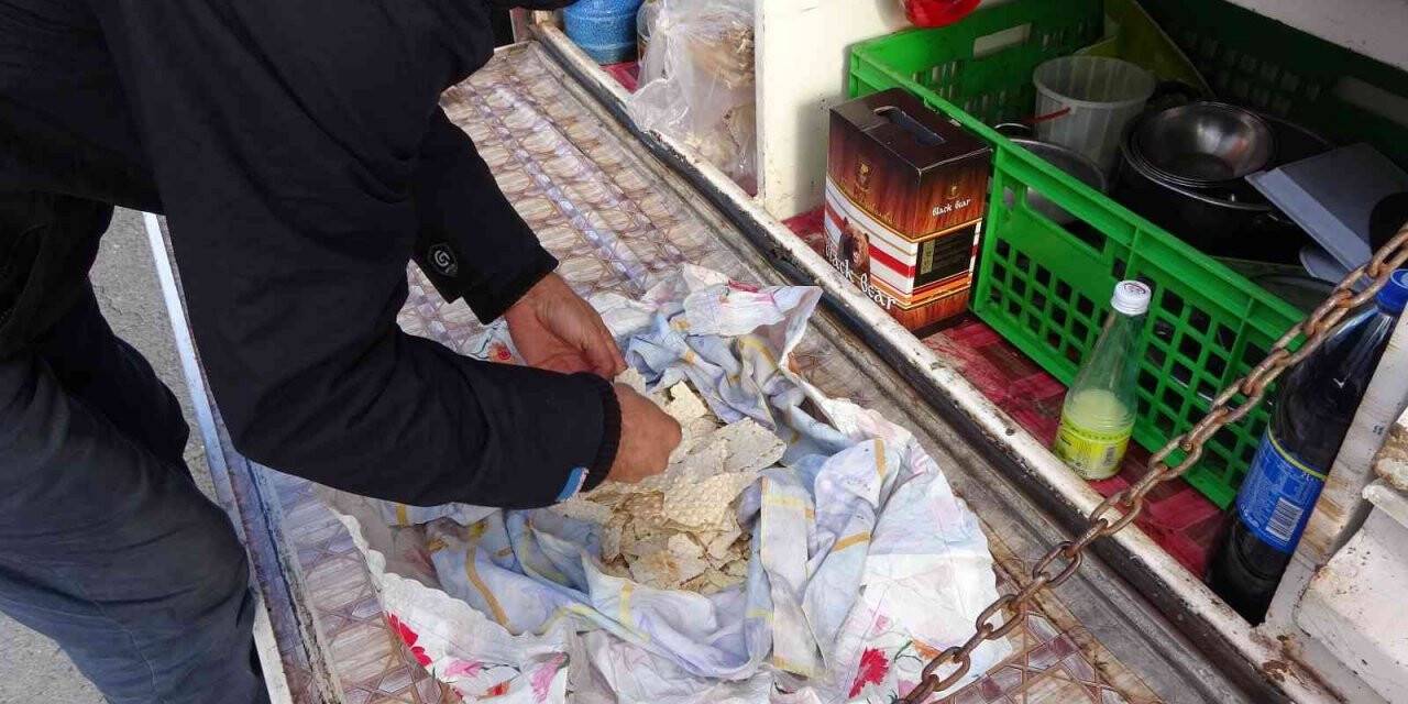 Kar nedeniyle Bolu’da yol kapandı, tır şoförleri Tuzla’da kaldı