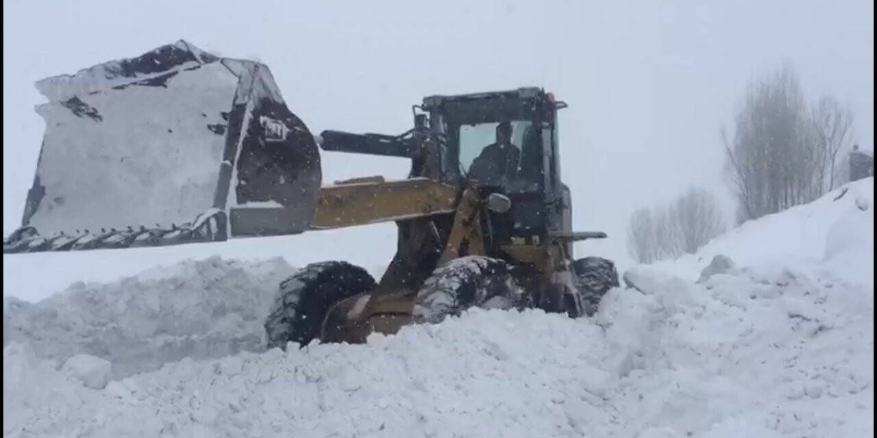 Iğdır’da kapanan 44 köy yolunu açmak için çalışmalar sürüyor