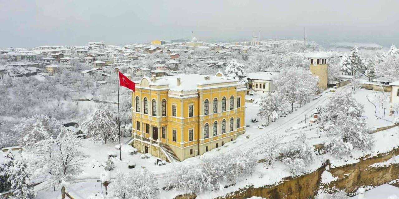 Osmanlı kenti beyaz örtüyle kaplandı