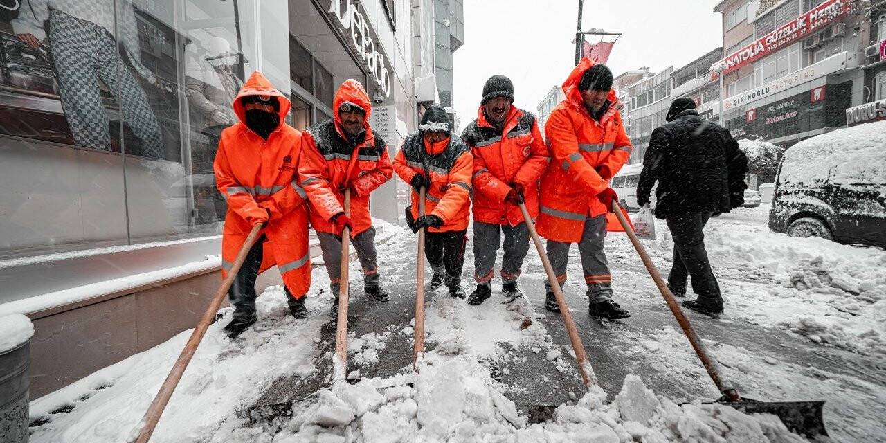 Malatya’da karla mücadele çalışmalarında araç ve personel sayısı arttırıldı