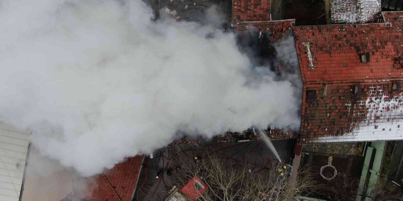Bursa’da ailesine kızan şahıs evi ateşe verdi, 2 ev küle döndü