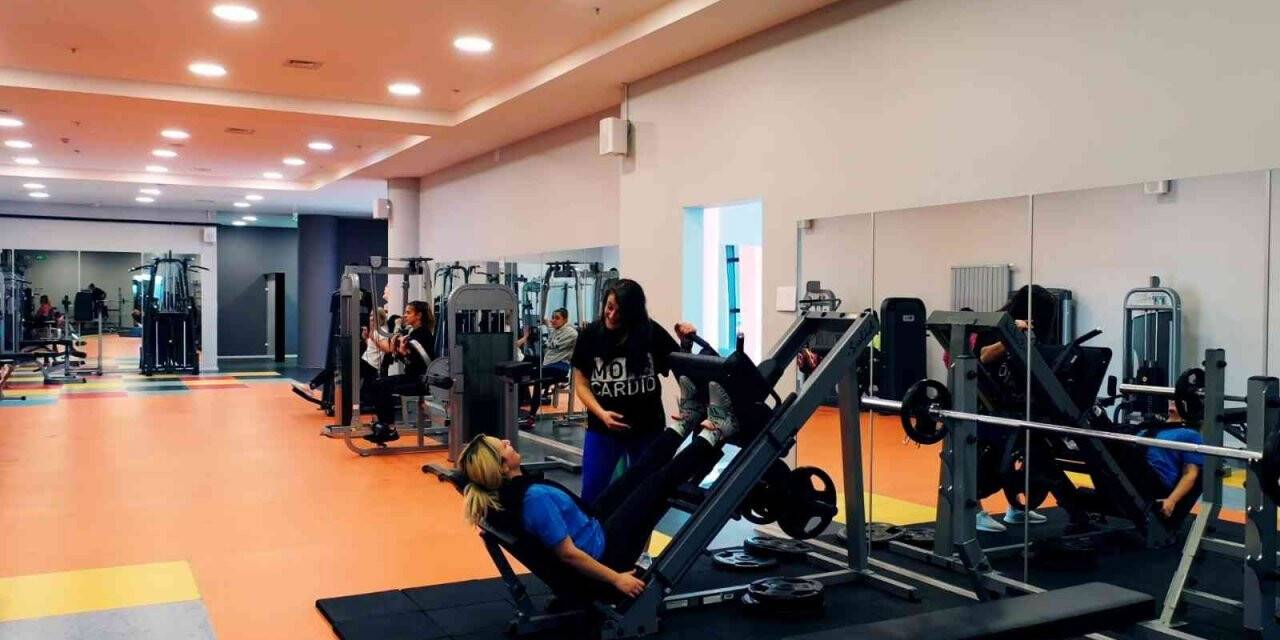 Polatlı Belediyesi Gençlik Merkezi hafta boyunca gençlerle dolup taşıyor