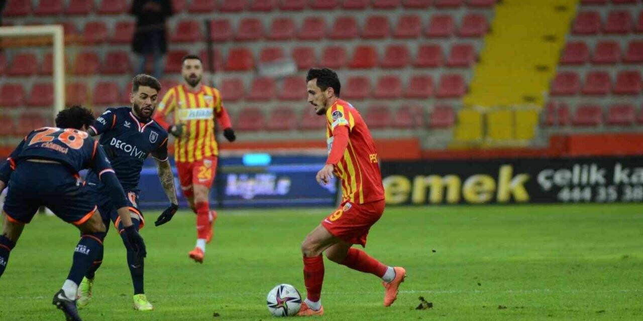 Spor Toto Süper Lig: Kayserispor: 0 - Medipol Başakşehir: 0 (İlk yarı)