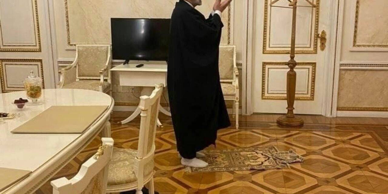 İran Cumhurbaşkanı Reisi, Kremlin’de namaz kıldı