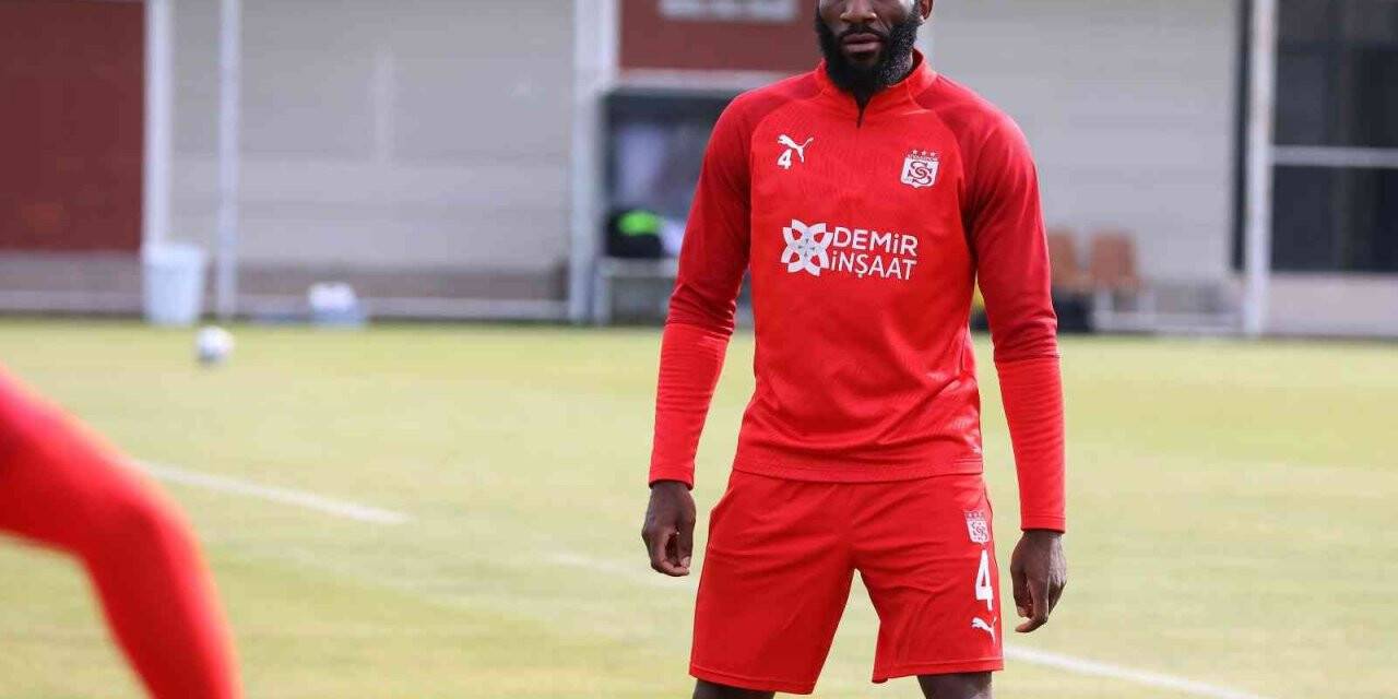 Sivasspor’da Aaron Appindangoye 354 gün sonra forma giydi