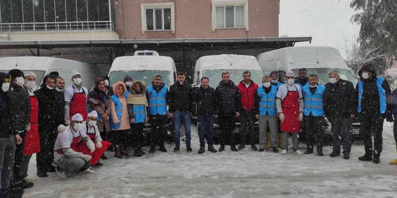 Nusaybin’de Vefa Destek Grubu 5 bin kişiye sıcak yemek dağıttı