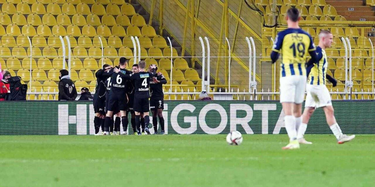 Spor Toto Süper Lig: Fenerbahçe: 1 - Altay: 1 (İlk yarı)