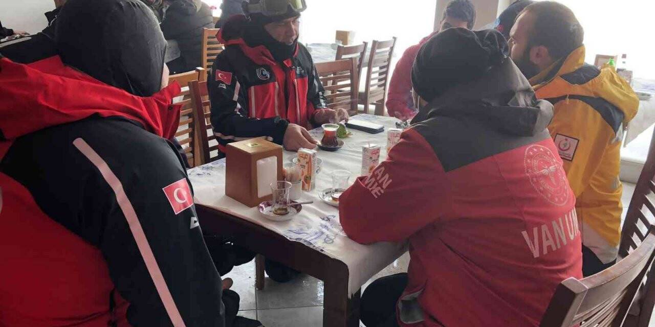 Tipide mahsur kalan 23 öğrenci kurtarıldı