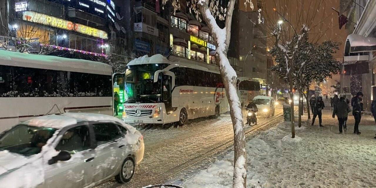 Yollarda mahsur kalan 417 vatandaş yurt ve otellere yerleştirildi