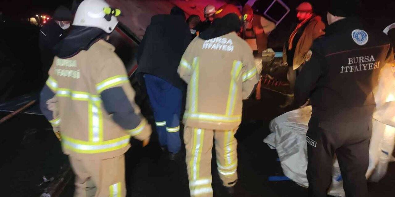 Kontrolden çıkan kamyon devrildi: 2 yaralı