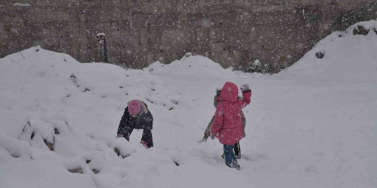 Dursunbey’de okullar tatil edildi