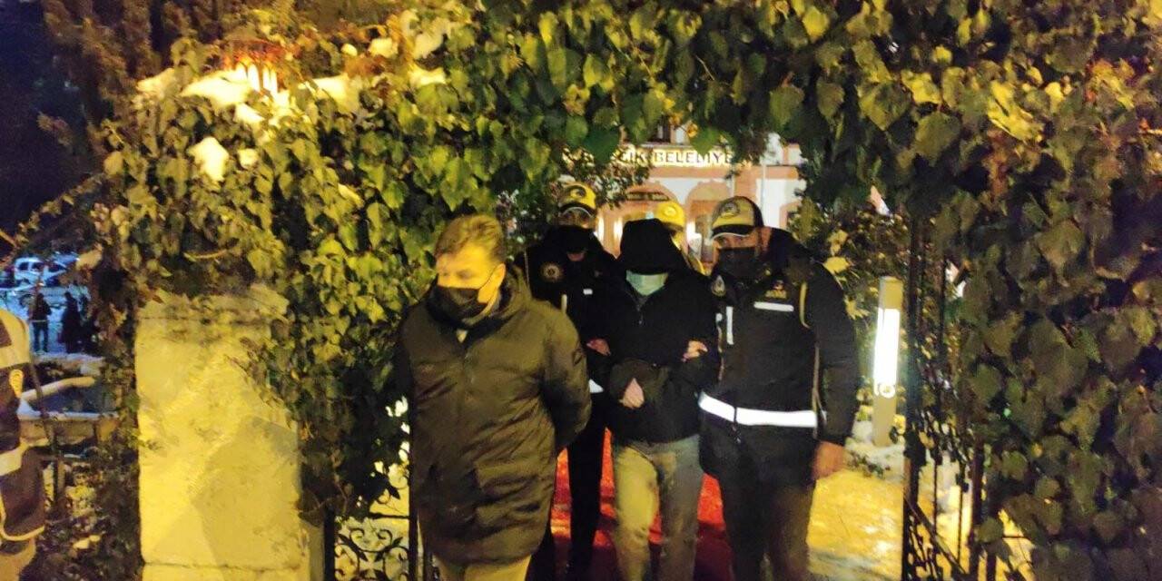 Rüşvet alırken yakalandığı iddia edilen danışman emniyette