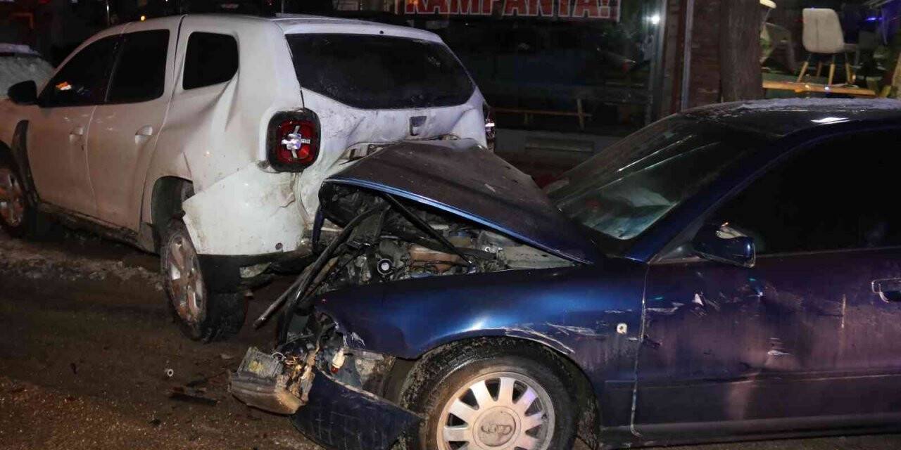 Alkollü sürücü 5 araca çarparak durabildi: 2 yaralı