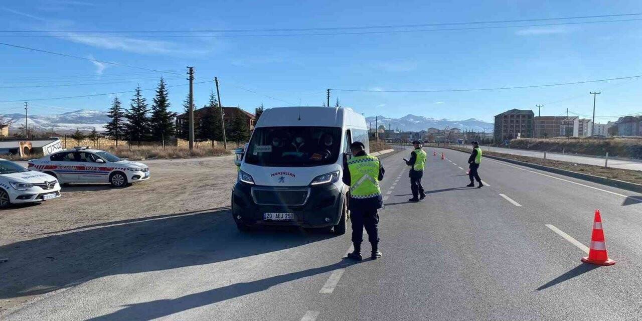 Emirdağ’da jandarmadan işçi servislerine denetim