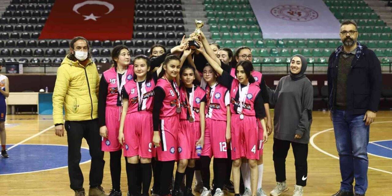 Okul Sporları Basketbol müsabakalarında şampiyonlar belli oldu