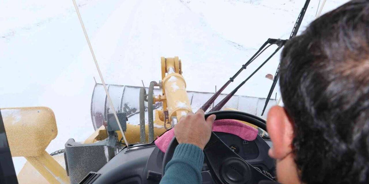 Sivas’ta karla mücadele, 470 köy yolu araç ulaşımına kapalı