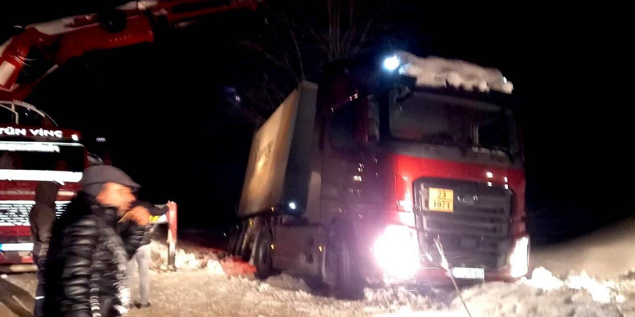 Çelikhan’a doğalgaz taşıyan tanker kurtarıldı