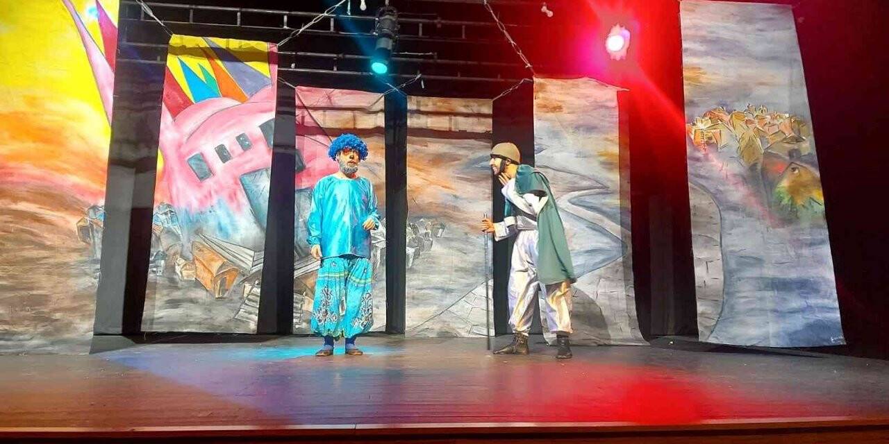 Van Büyükşehir Belediyesinin çocuk tiyatrosu renkli görüntülere sahne oldu