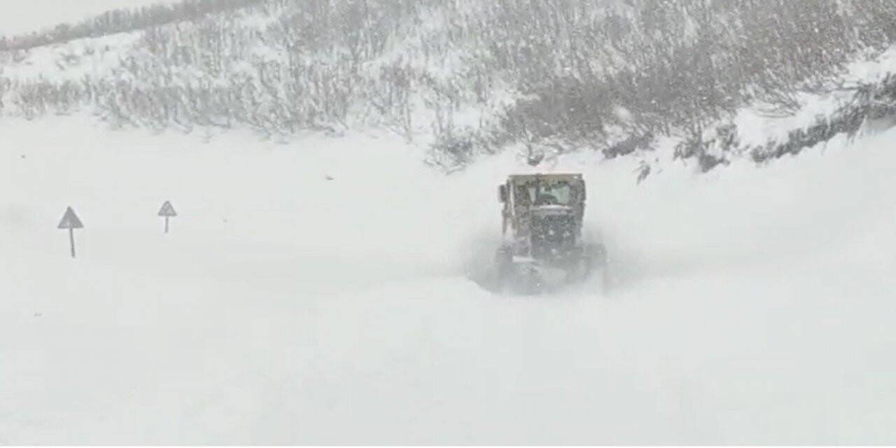 Bingöl’de tipi, açılan köy yollarını yeniden ulaşıma kapattı