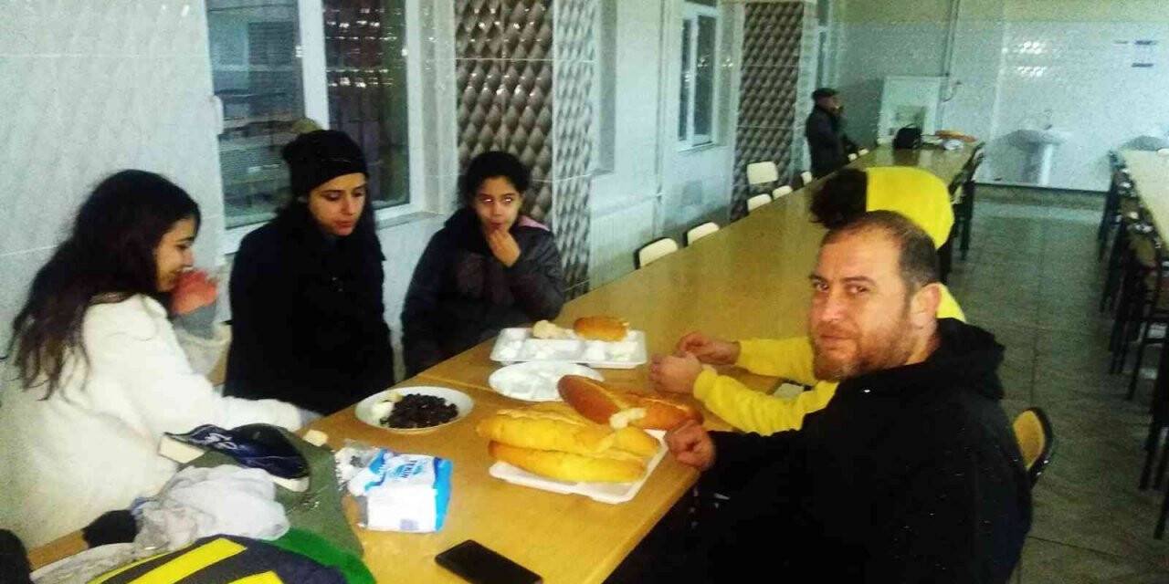 Silvan’da mahsur kalan 25 kişi Kaymakamlıkça misafir edildi