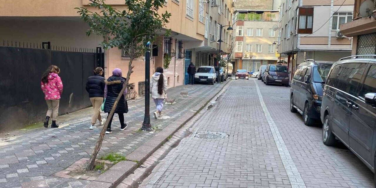 Zeytinburnu’nda önünü kestiği husumetlisine kurşun yağdırdı, o anlar kamerada