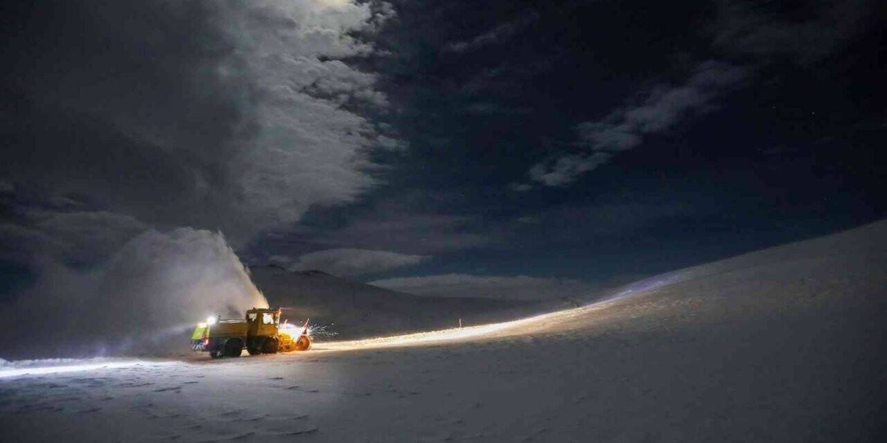 Van’ın kar kaplanları gece mesaisinde