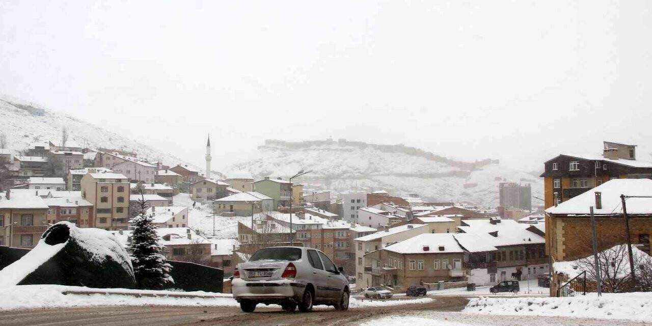 Bayburt’ta eğitime kar tatili