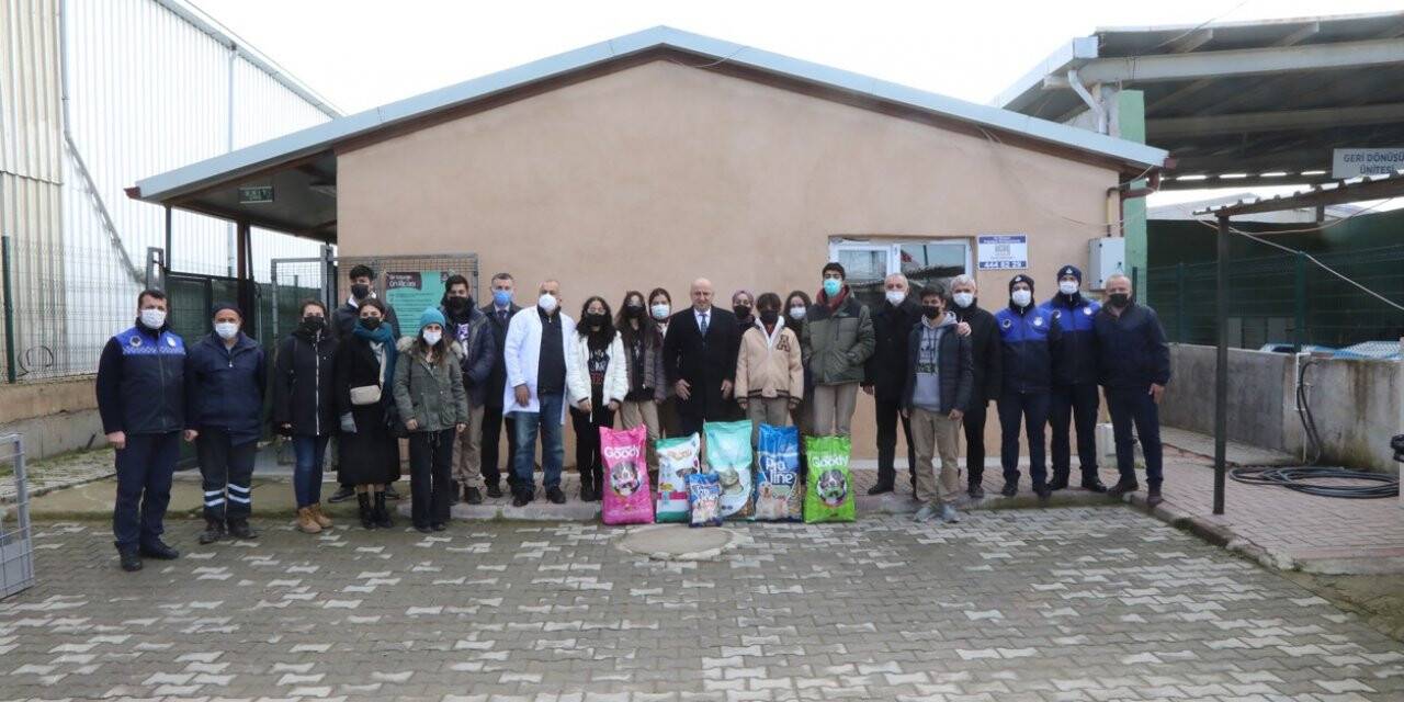 Başkan Bıyık, liseli gençlerle hayvan barınağını ziyaret etti