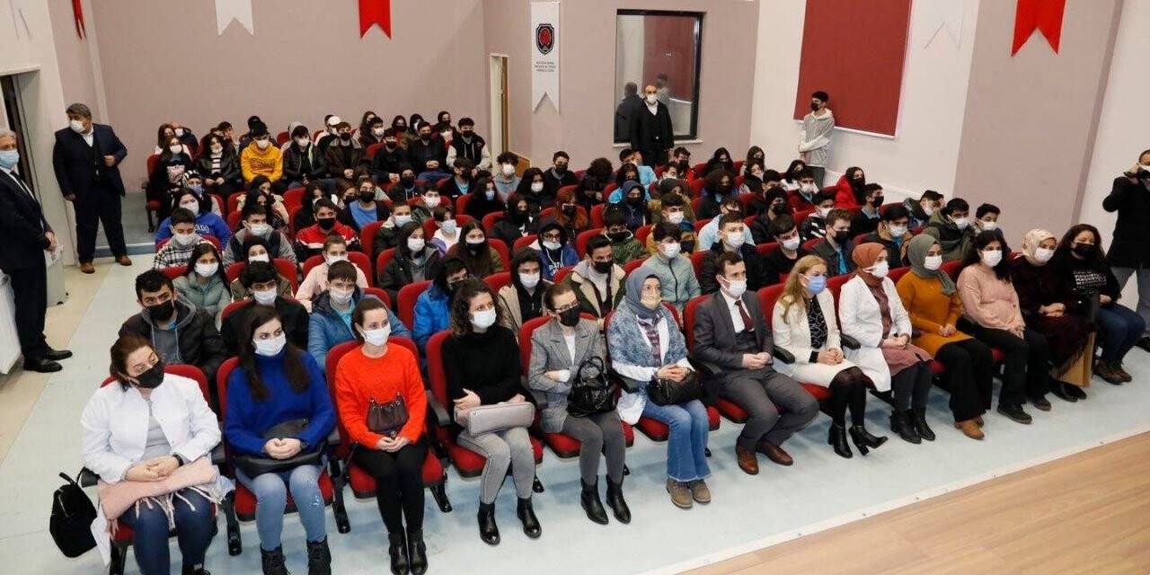 Başkan Söğüt’ten gençlere “Asla pes etmeyin” çağrısı