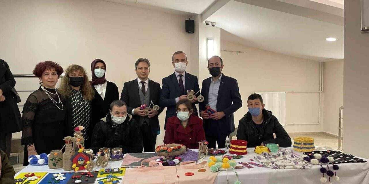 95 eserini sergileyen çocuklar başarıya imza attı