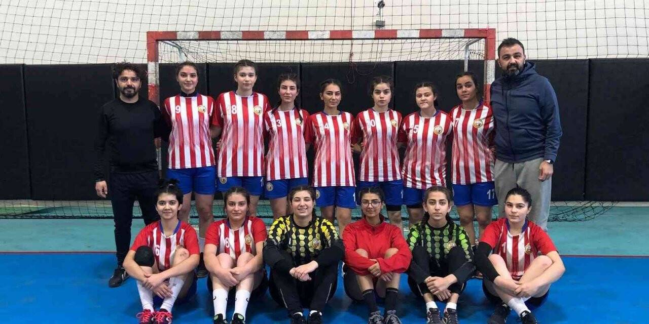 FMG Spor Lisesi yarı finale yükseldi