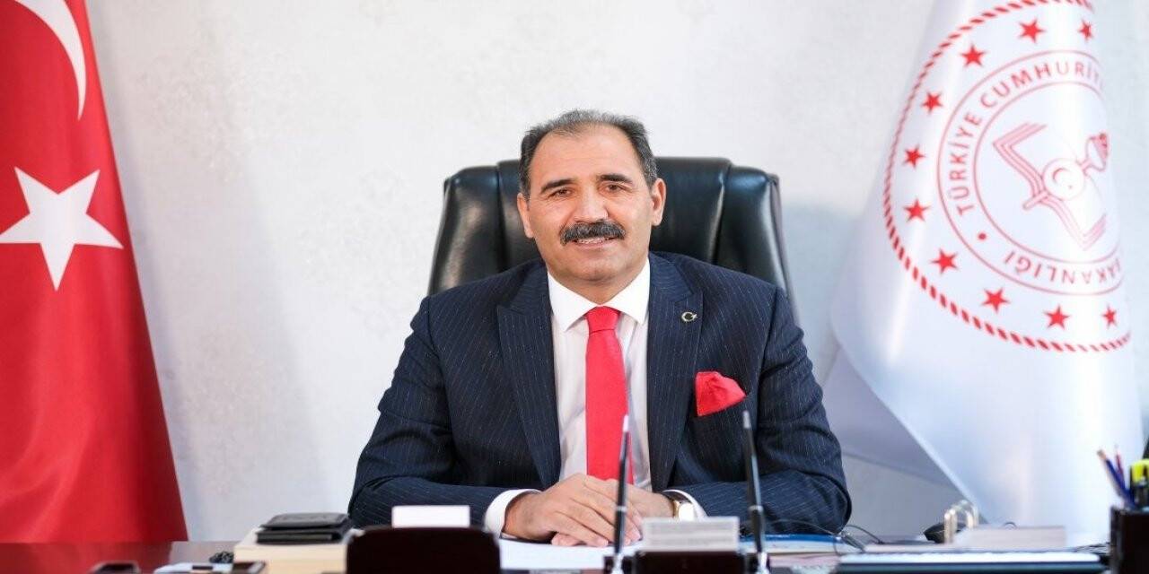 İl Milli Eğitim Müdürü Gün: “Tüm öğrencilerimizin yarıyıl tatilinde bol bol kitap okumasını, kış ayının güzelliklerinin farkına vararak doğayla, çevreyle bütünleşerek tatilini geçirmesini temenni ediyorum”