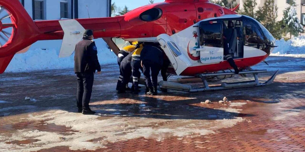 Ambulans helikopter doğum sancısı tutan kadın için havalandı