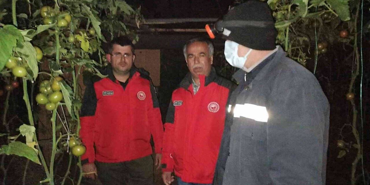 Tarım ekipleri zirai don nöbetindeki üreticileri ziyaret etti