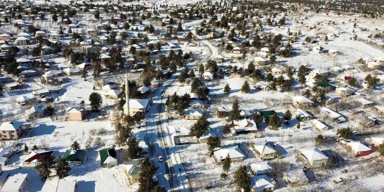 Burası ne Erzurum, ne Van....Mersin’de kar güzelliği