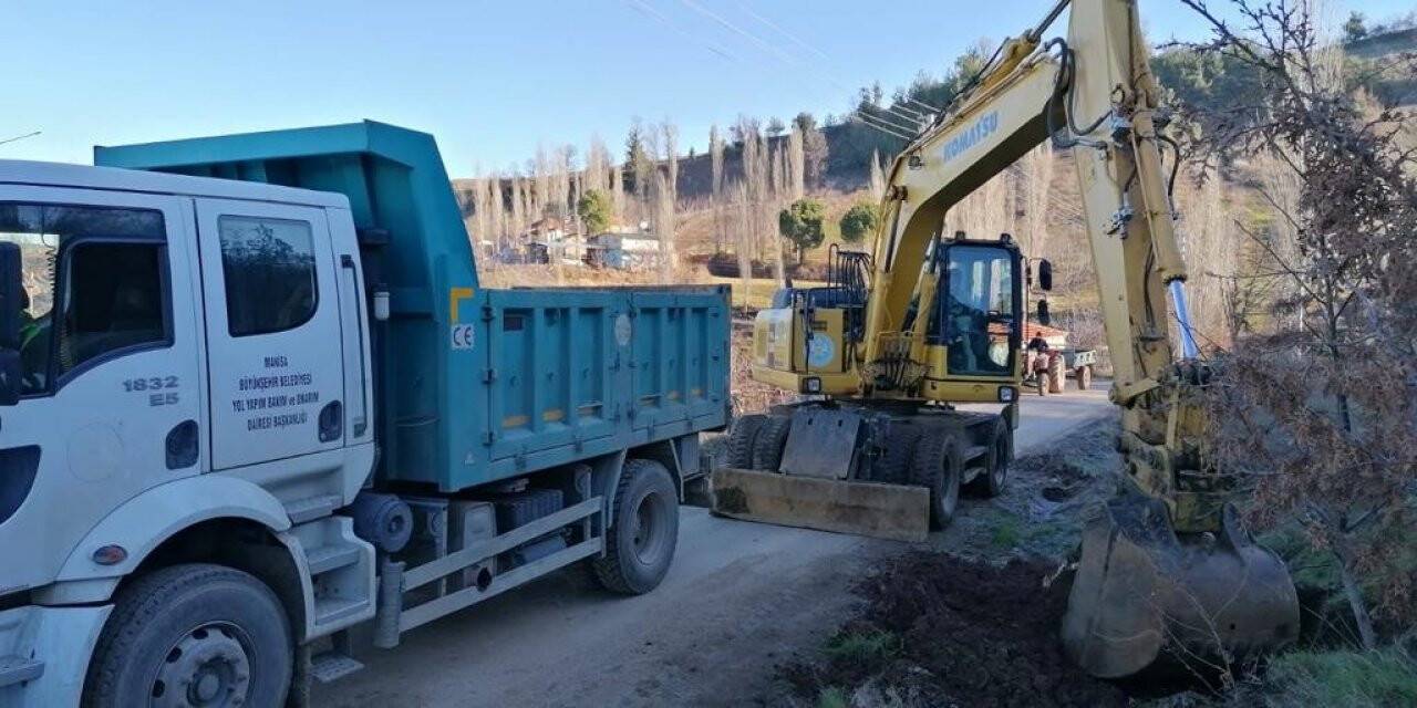 Büyükşehir yol bakım çalışmalarını sürdürüyor
