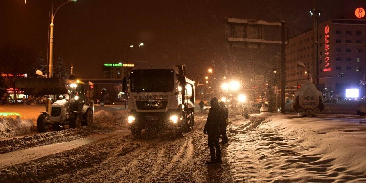 Malatya’da yoğun kar mesaisi