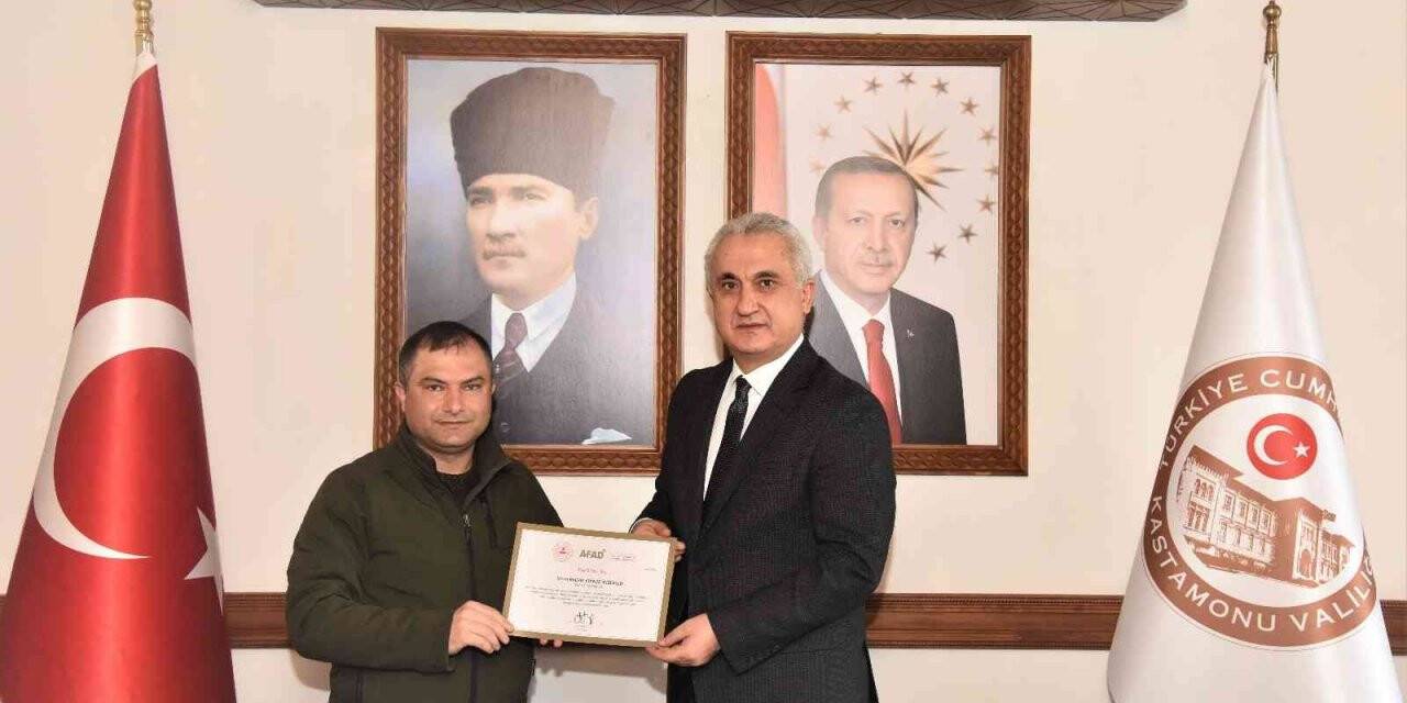 Afet bölgesinde görev alan İHA muhabirlerine teşekkür belgesi